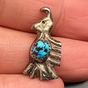 Petite broche en argent coulé dans le sable turquoise, petite caille indigène Navajo vintage