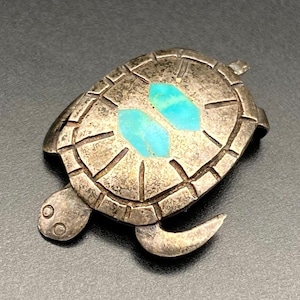 Vintage Navajo Native Turquoise Turtle Dimensional Silver Brooch Pin