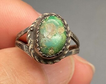 Petite Vintage Navajo Turquoise Silver Ring Size 6