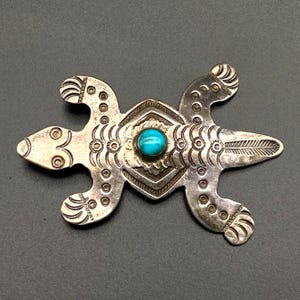 Spilla vintage in argento sterling con stampa a mano, raffigurante una lucertola nativa Navajo in turchese