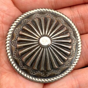 Spilla vintage in argento con stampa Concho dei nativi Navajo