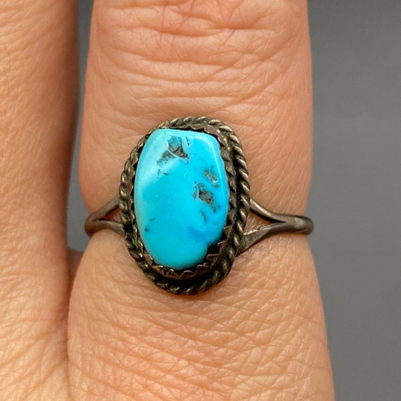 Petite Vintage Southwestern Turquoise Silver Ring… - image 6