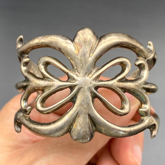Vintage Navajo Native Sandcast Silver Bracelet Cuff Small 6