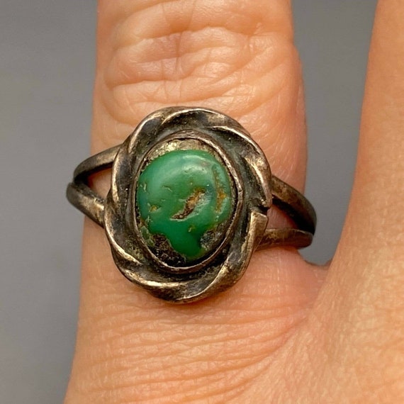 Vintage Southwestern Turquoise Silver Ring Size 7 - image 5