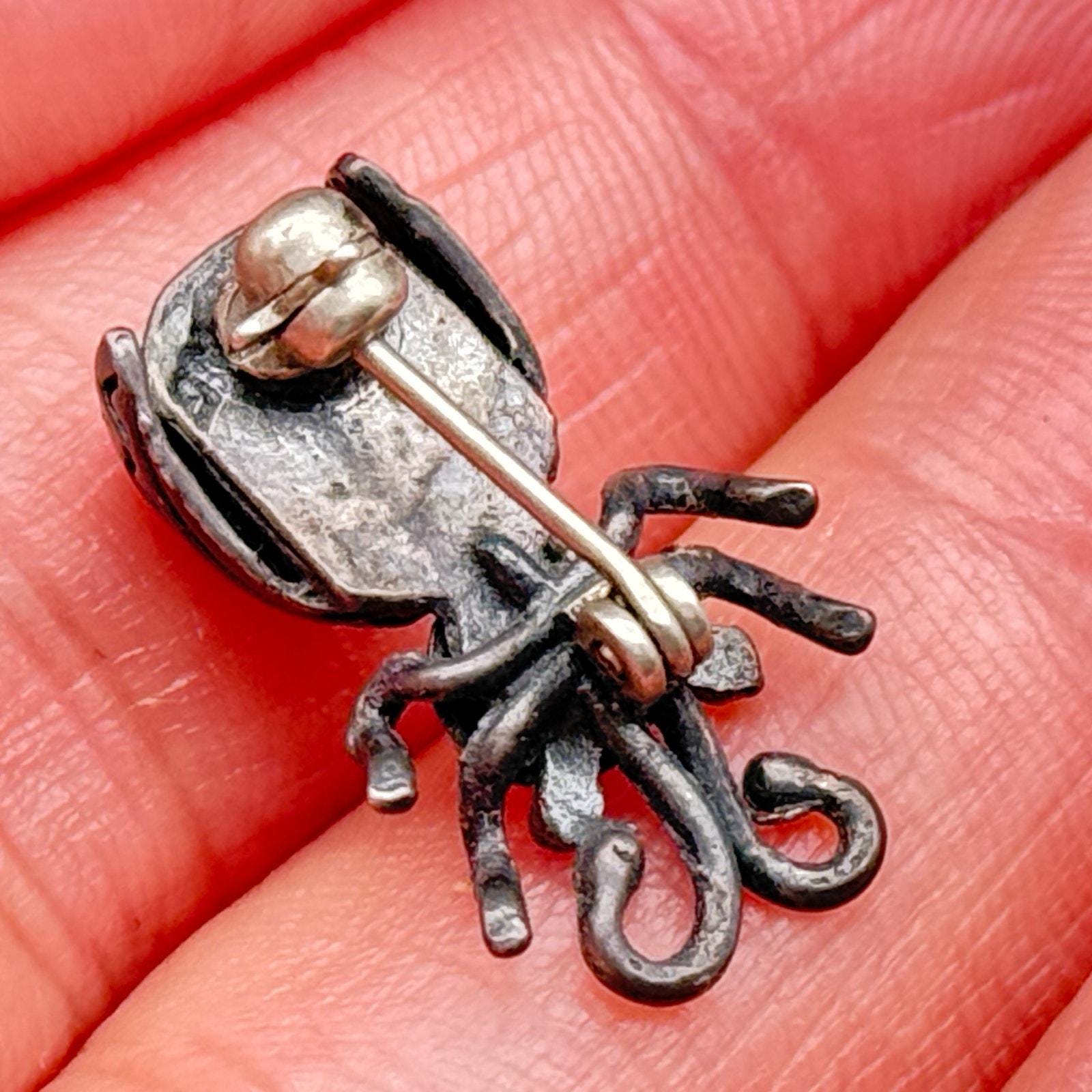 ヴィンテージ　ナバホ族　シルバー 　ピン ブローチ　ネイティブアメリカン プチヴィンテージ ナバホ族 ネイティブ バグ シルバー ピンブローチ