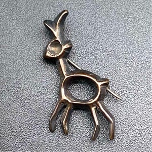 Broche vintage en argent moulé dans le sable, chevreuil indigène Navajo