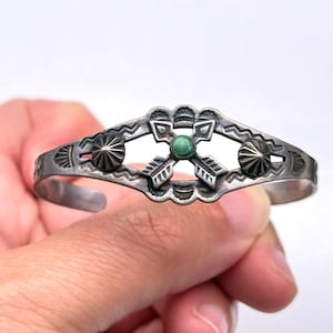 Vintage Southwestern Turquoise Arrow Silver Cuff Bracelet Small 5-7/8&quot;