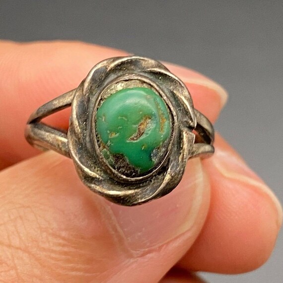 Vintage Southwestern Turquoise Silver Ring Size 7 - image 6