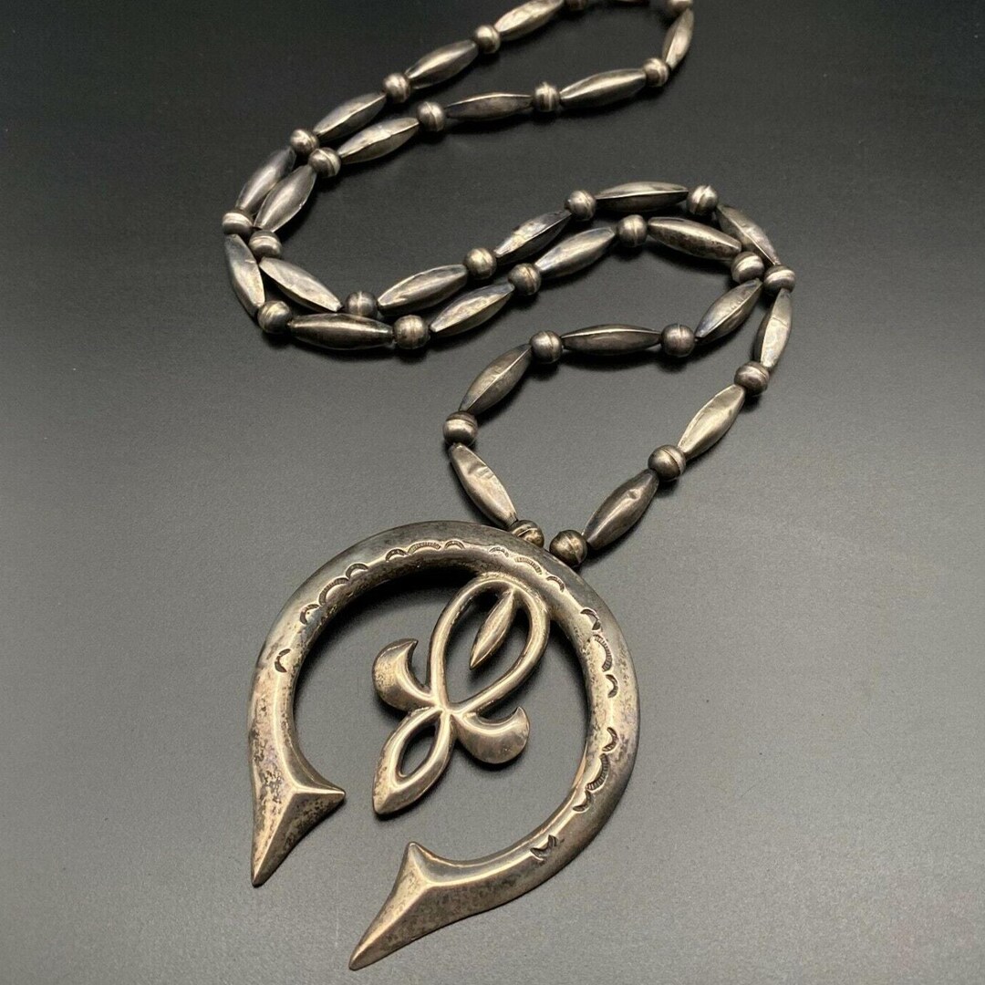 ネックレス・ペンダント Vintage Stamp Work Pendant (Navajo) Vintage Navajo Native Naja Stamp Work Sandcast Silver Pendant