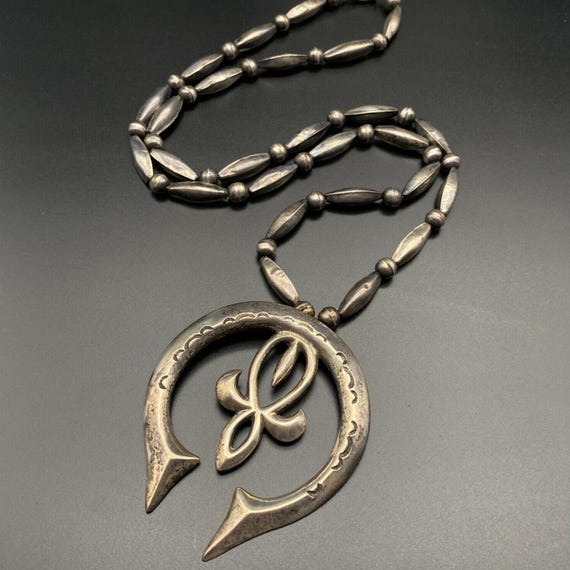 ネックレス・ペンダント Vintage Stamp Work Pendant (Navajo) Vintage Navajo Native Naja Stamp Work Sandcast Silver Pendant