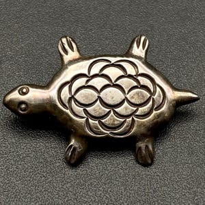 Vintage Navajo Native Alvin Monte Turtle Sandcast Sterling Silver Brooch Pin