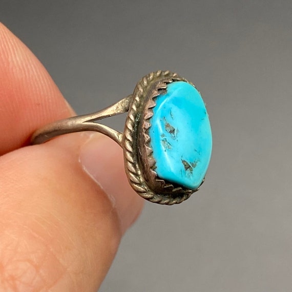 Petite Vintage Southwestern Turquoise Silver Ring… - image 9