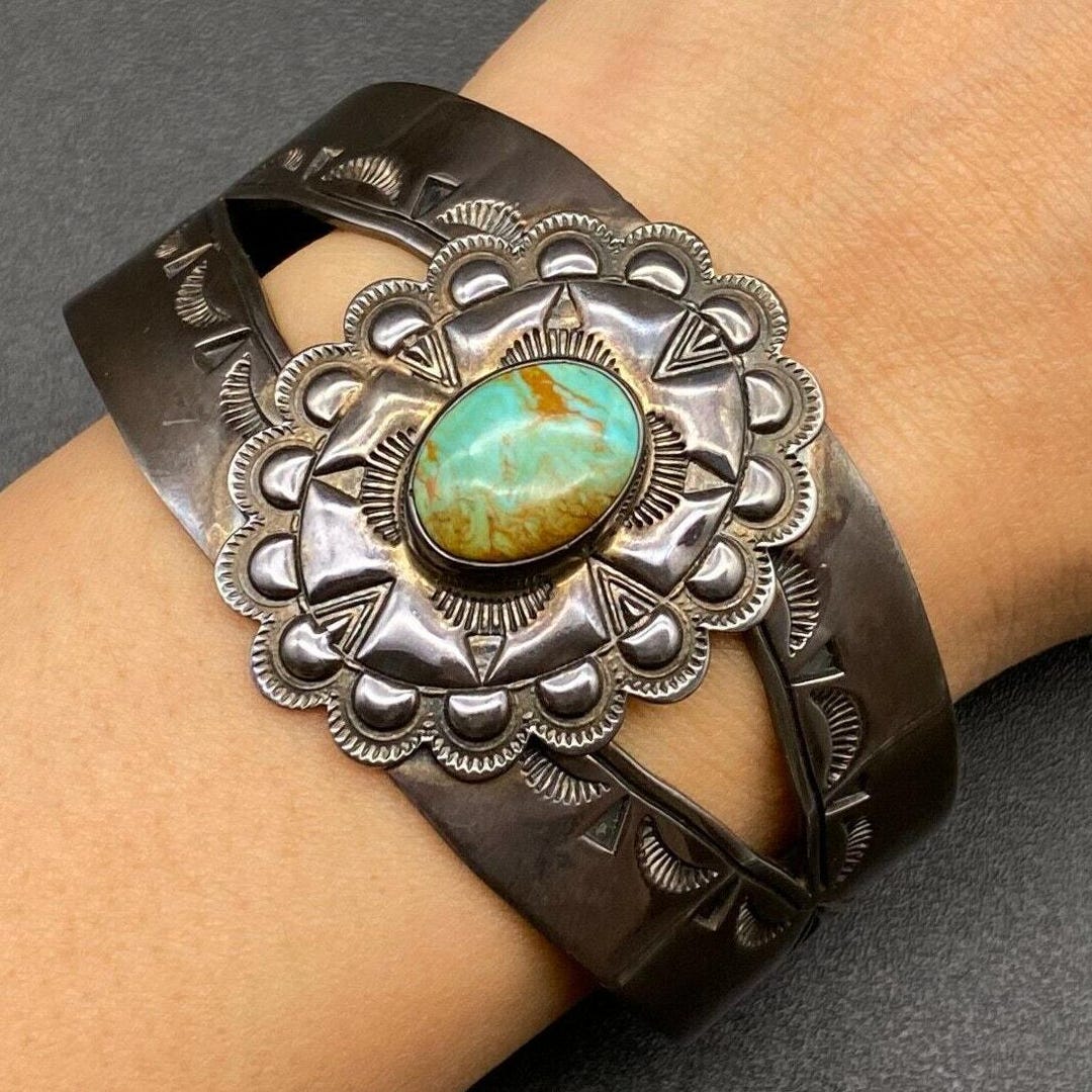 スターリングシルバー製ターコイズ入りコンチョ コンチョ専門店が作る、バイカーズウォレットによく似合う本格派の