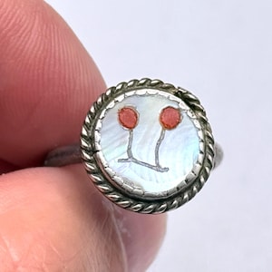 Petite Vintage Zuni Native Coral MOP Inlay Silver Ring Size 6.5