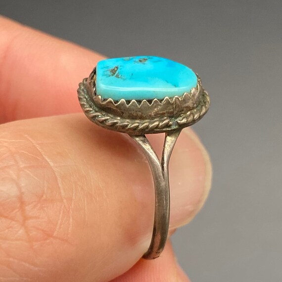 Petite Vintage Southwestern Turquoise Silver Ring… - image 10