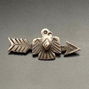 Spilla vintage in argento con stampa a mano con freccia Thunderbird dei nativi Navajo