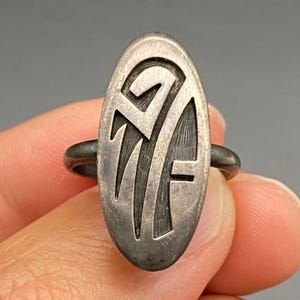 Pierścionek ze srebra próby 925 Vintage Hopi Arthur Allen Lomayestewa Raincloud, rozmiar 7