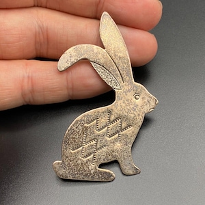Broche vintage de prata esterlina com estampa de coelho e lebre do sudoeste