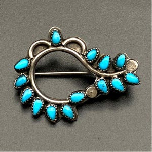 Zierliche Vintage Zuni Native Turquoise Türkis-Brosche aus 925er Silber