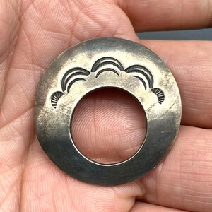 Spilla vintage in argento con stampa a mano dei nativi Navajo