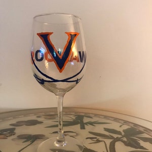 University of Virginia Wahoo Wine Glass, 12 oz wine glass, college theme, Hand painted, UVA, Cavaliers, NCAA Final Four. WAHOOS