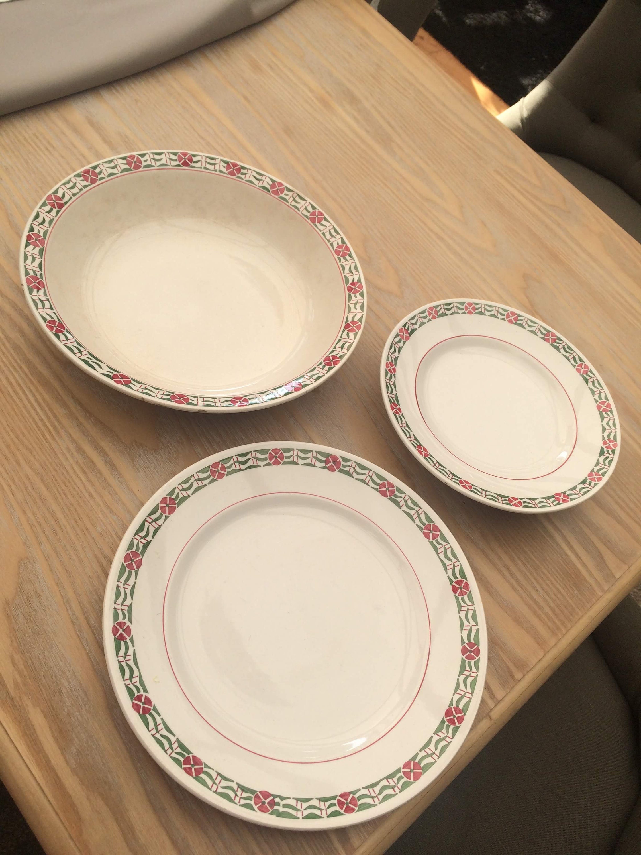 Ensemble de 3 Plats Anciens Vintage en Porcelaine