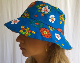 Chapeau seau d’été floral bleu rétro - Fabriqué de manière durable
