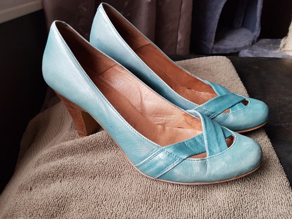 clarks blue pumps