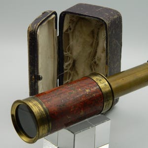 Antike SPIELZEUG MINI-TELESKOP / Kinder Monokular Fernglas aus Messing (& Antiker Koffer)