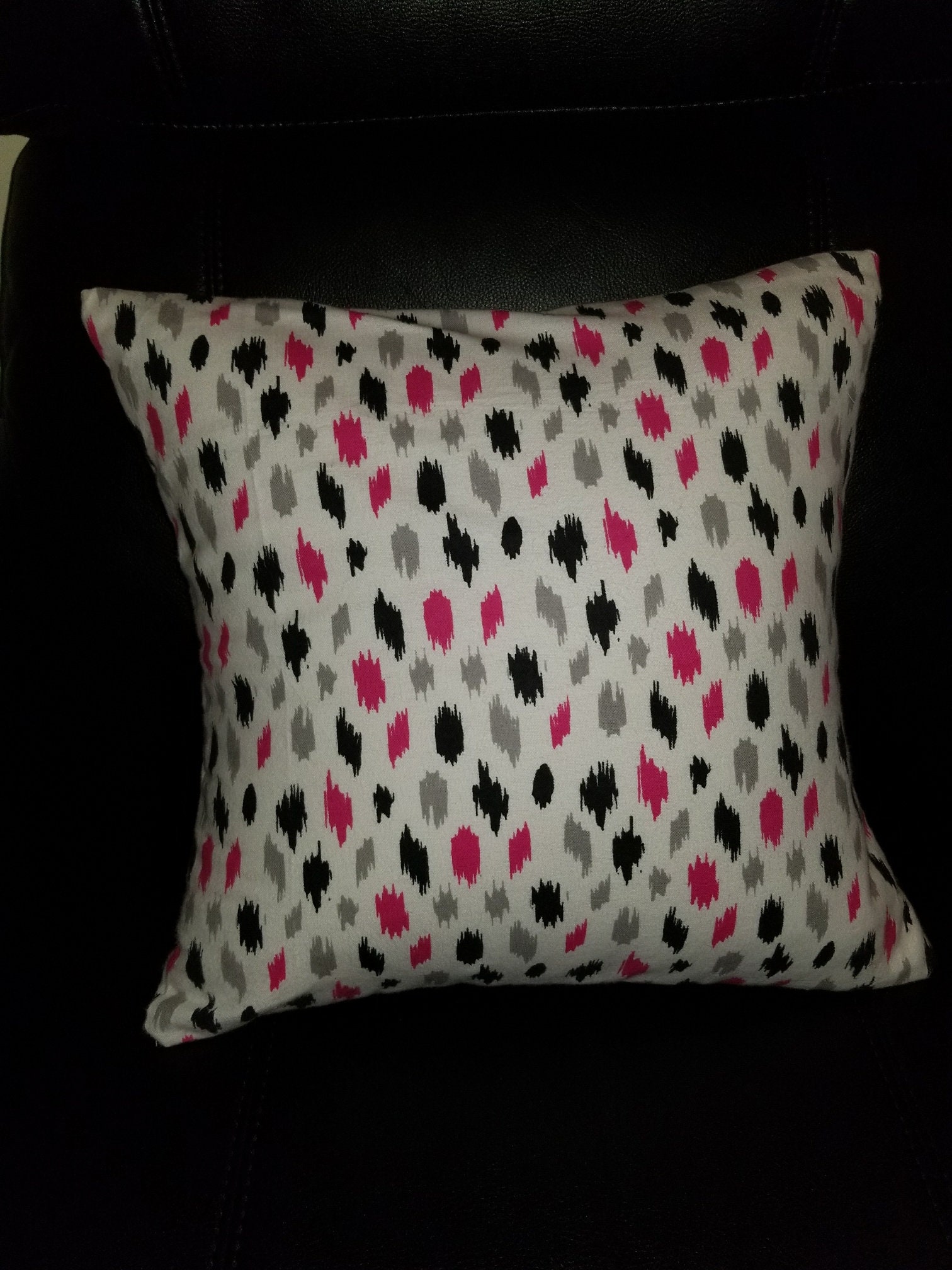 Black/Pink/White Decorative Pillow Etsy.de