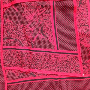 Foulard en soie Jaeger vintage fabriqué en Italie. Foulard