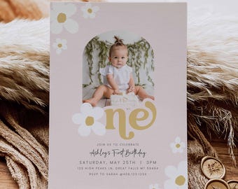 Daisy Birthday Invitation, Girl Flower First Birthday Party Invite, Boho Arch Photo 1st Birthday, Editable Canva Digital File Template HP004