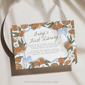 BEWERKBARE baby's eerste bibliotheekkaart afdrukbaar, een klein schatje babyshower, blauwe coquette-strik, boeken voor baby, handgetekende citrusvrucht, canva, HPS601b