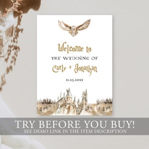 Puede incluir: Un cartel de boda imprimible con una ilustraci&oacute;n de acuarela del castillo de Hogwarts y un b&uacute;ho blanco. El texto dice "Bienvenido a la boda de Carly + Jonathan 11.23.20XX".