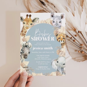 Bearbeitbare Boho Safari-Babypartyeinladung, Dschungel-Tier-Babyparty-Einladungsschablone, Baby-Blau und gedämpftes getrocknetes Gras, DIY Corjl-Datei, a72