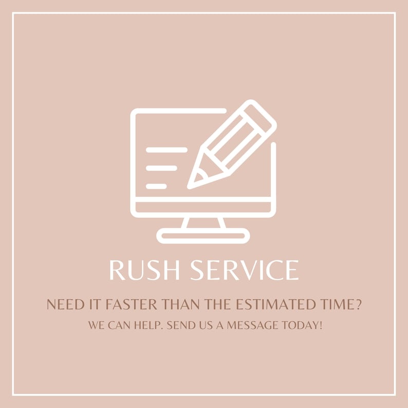 Pu&ograve; includere: Grafica quadrata con sfondo marrone chiaro e bordo bianco. L'immagine presenta un'icona bianca di un monitor di computer con linee e una matita. Il testo "RUSH SERVICE" &egrave; in basso, con il testo: "HAI BISOGNO PI&Ugrave; VELOCE DEL TEMPO STIMATO? POSSIAMO AIUTARE. INVIACI UN MESSAGGIO OGGI!"