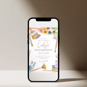 Puede incluir: Una invitaci&oacute;n digital para una fiesta de cumplea&ntilde;os n&uacute;mero nueve con un dise&ntilde;o de pintura. La invitaci&oacute;n presenta ilustraciones de acuarela de pinceles, tubos de pintura y una paleta de pintura. El texto dice "&iexcl;&Uacute;nete a nosotros para pintar y celebrar el noveno cumplea&ntilde;os de Culy! Aug 25 3PM 1012 Chisea Drive, Great Falls, MI Responde a Saba al 406.123.4507 &iexcl;Nos vemos all&iacute;!"