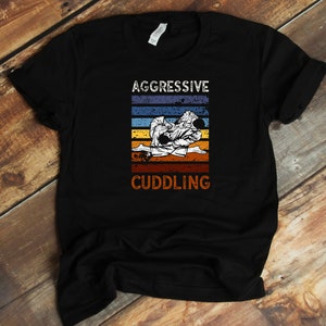 T-shirt per praticanti di Jiu Jitsu - Aggressiva coccole retrò MMA Divertente camicia di arti marziali Jiu Jitsu