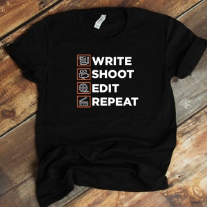Filmemacher T-Shirt - Produzent T-Shirt - Filmregisseur - Schreiben Schießen Bearbeiten Wiederholen Filmproduktion Lustiges Filmemachen