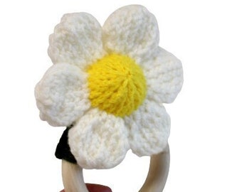 Crochet Daisy Flower Rattle, Soft Rattles with Wooden Rings, Jingling Soft Baby Toy, Newborn Baby Shower Gift Ideas, Plants and Flowers Toys