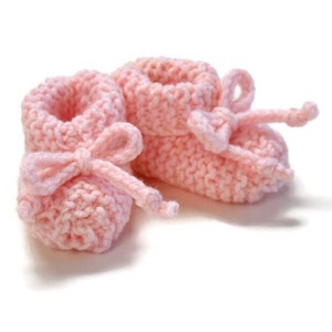 Stricken Sie Babyschuhe mit Schleifen, gehäkelte Babysocken, Babyschuhe für Babys, neue Babypartygeschenkideen, Neugeborenenkrippenschuhe, rosa und blaue Socken