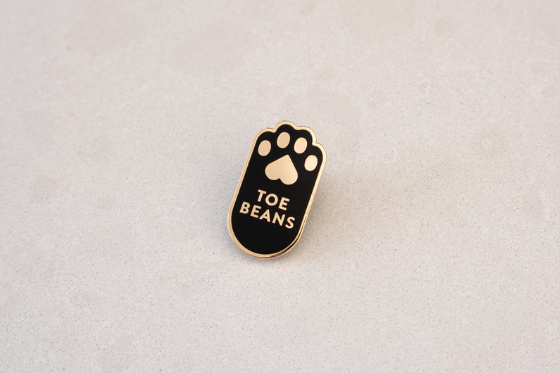 Toe Beans Enamel Lapel Pin gold copper hard enamel pin cloisonne pin black cat paws white cat pin