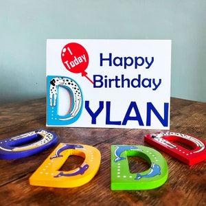 Tarjeta personalizada con letras de puerta
