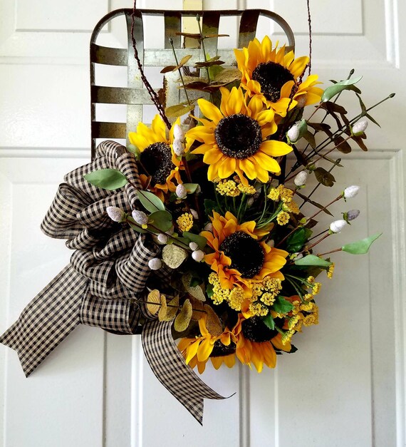 hanging a tobacco basket Wall Pocket Set of 2 Lush fall foliage and sunflowers burst from this basket wall decor to create a stunning autumnal statement Tobacco' Basket Metal Wall Art
