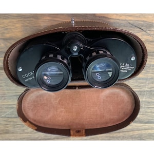Vtg Cook&#39;s 7x35 Wide Angle Binoculars in 6&quot; Tall Leather Case 6&quot;
