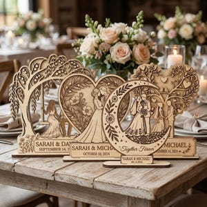 Könnte beinhalten: Vier lasergeschnittene Dekorationstafeln aus hellem Holz mit komplizierten Mustern aus Bäumen, Herzen und einer Mondsichel. Die Tafeln zeigen eingravierte Hochzeitsszenen, florale Muster und personalisierten Text mit Namen wie Sarah und Michael.