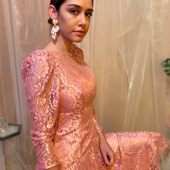 Dusty rose lace puff sleeve dress