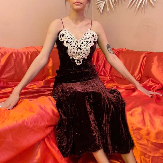 Jessica McClintock velvet & pearl dress - image 3