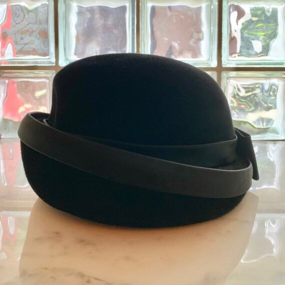 Black velvet 60's bow hat