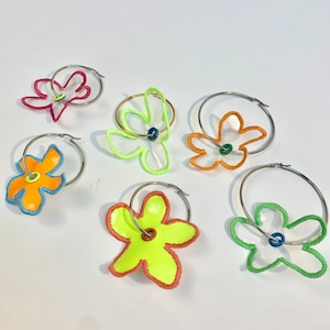 Bright daisy single handmade earring